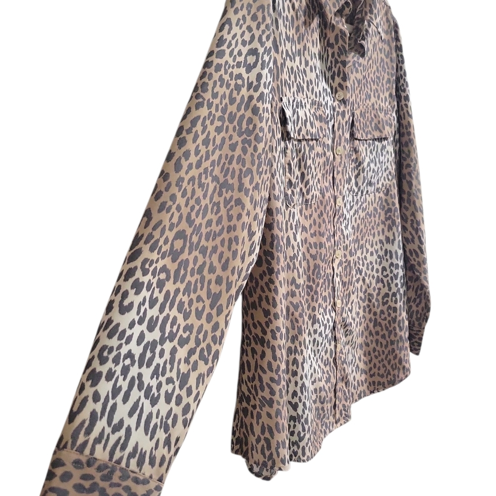 Chico's Leopard Print No-Iron Modal Blend Button Down Blouse Size 2 (Lg) Ombre - Picture 6 of 14